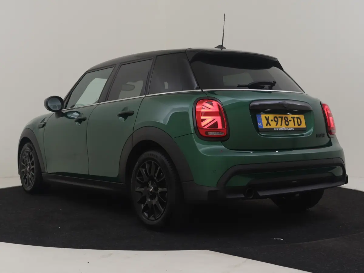 1.5 Cooper Camden Edition Automaat | Leder l Climate control | Cruise control | Navigatie | Parkeersensoren | App Connect | LED | DAB | 16"LMV