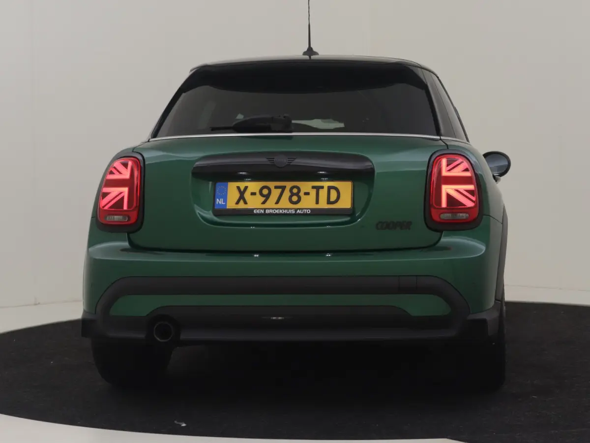 1.5 Cooper Camden Edition Automaat | Leder l Climate control | Cruise control | Navigatie | Parkeersensoren | App Connect | LED | DAB | 16"LMV