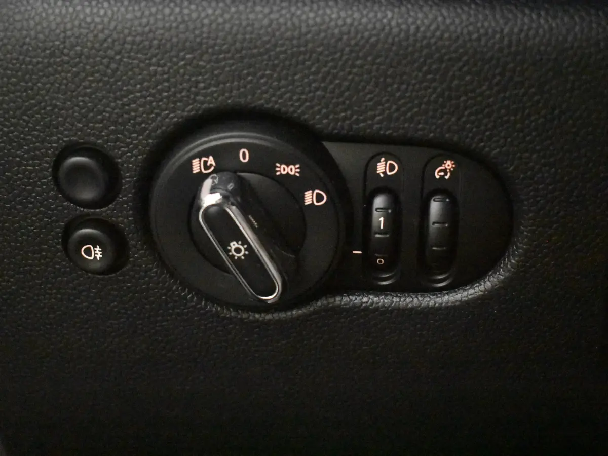 1.5 Cooper Camden Edition Automaat | Leder l Climate control | Cruise control | Navigatie | Parkeersensoren | App Connect | LED | DAB | 16"LMV