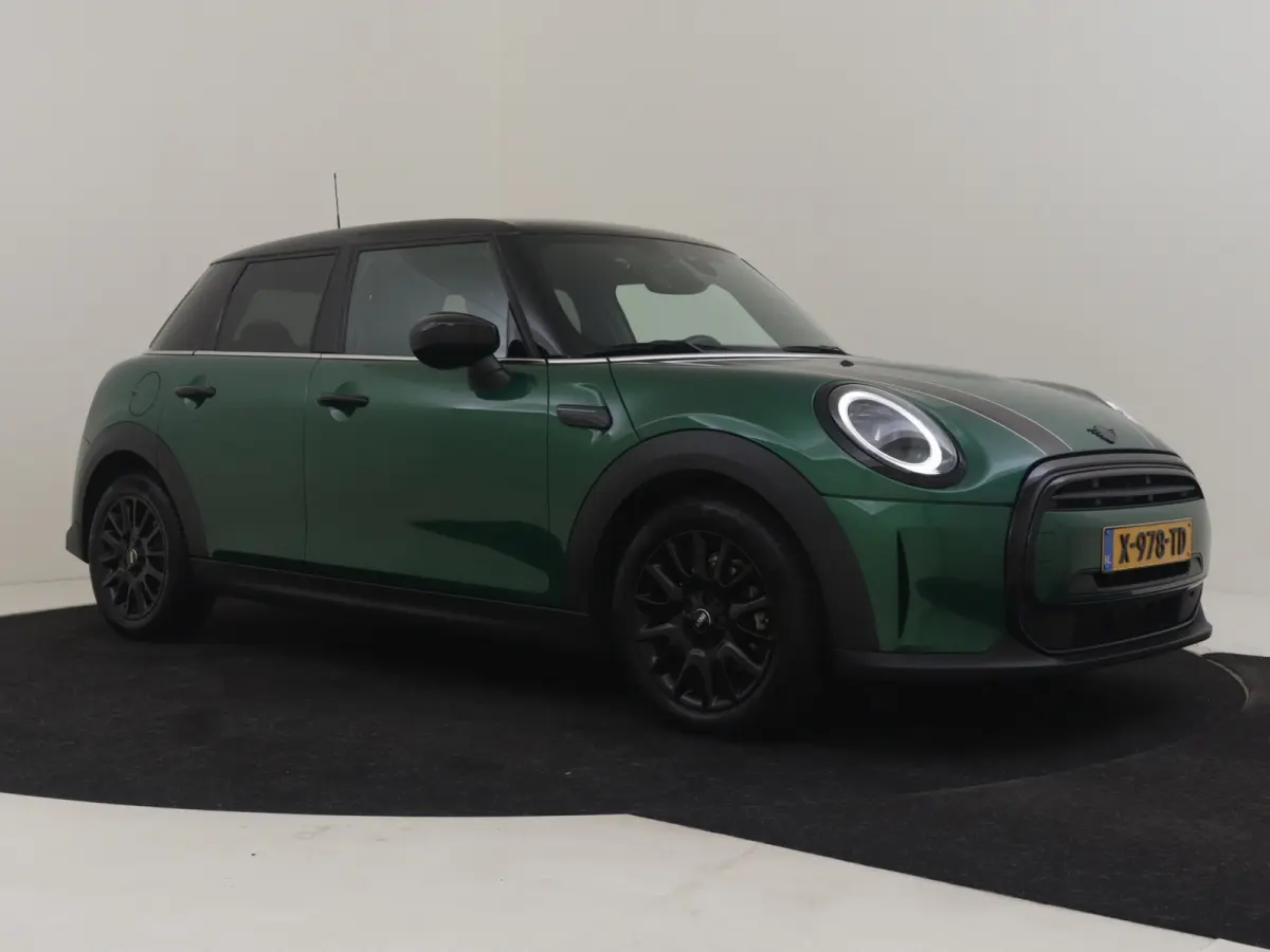 1.5 Cooper Camden Edition Automaat | Leder l Climate control | Cruise control | Navigatie | Parkeersensoren | App Connect | LED | DAB | 16"LMV