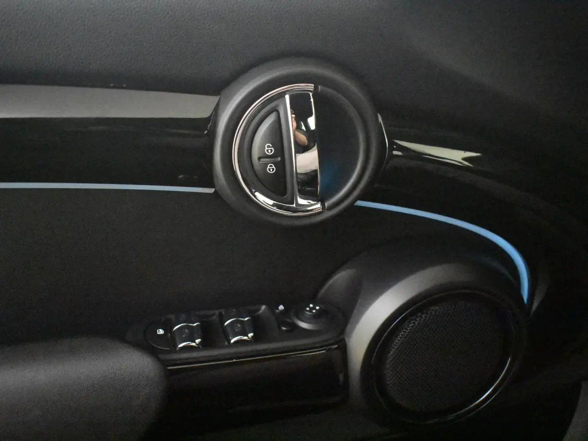 1.5 Cooper Camden Edition Automaat | Leder l Climate control | Cruise control | Navigatie | Parkeersensoren | App Connect | LED | DAB | 16"LMV