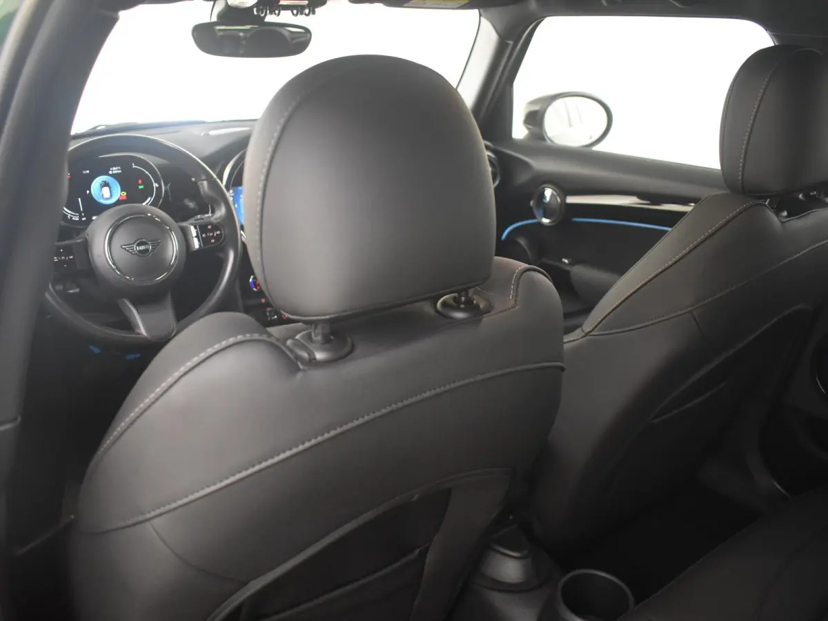 1.5 Cooper Camden Edition Automaat | Leder l Climate control | Cruise control | Navigatie | Parkeersensoren | App Connect | LED | DAB | 16"LMV
