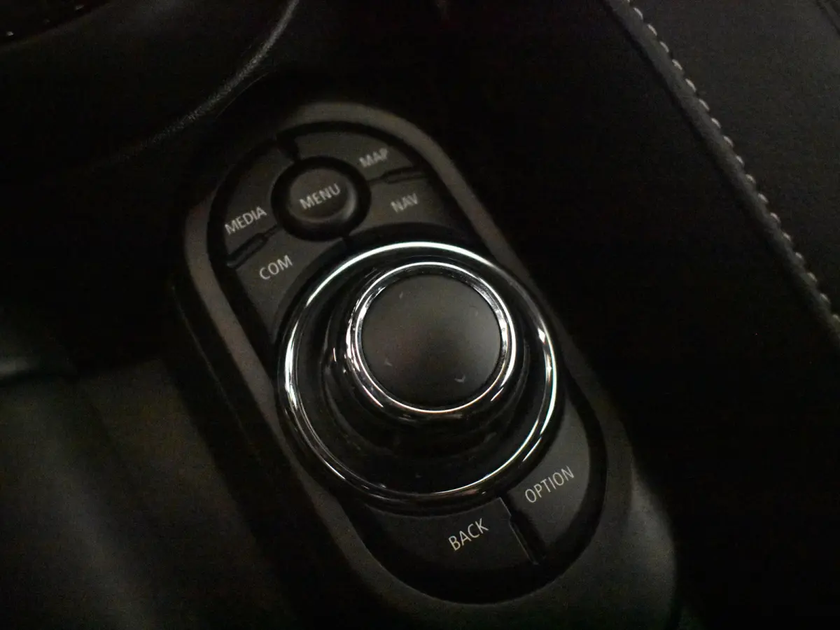 1.5 Cooper Camden Edition Automaat | Leder l Climate control | Cruise control | Navigatie | Parkeersensoren | App Connect | LED | DAB | 16"LMV