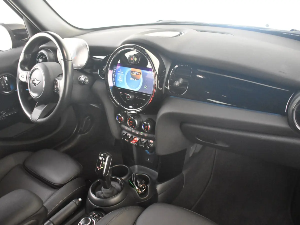 1.5 Cooper Camden Edition Automaat | Leder l Climate control | Cruise control | Navigatie | Parkeersensoren | App Connect | LED | DAB | 16"LMV