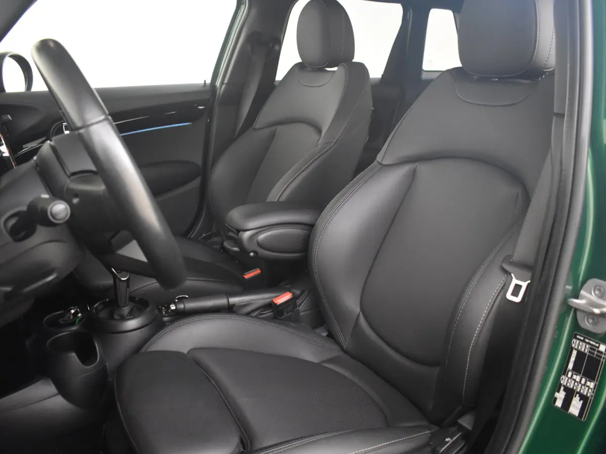 1.5 Cooper Camden Edition Automaat | Leder l Climate control | Cruise control | Navigatie | Parkeersensoren | App Connect | LED | DAB | 16"LMV