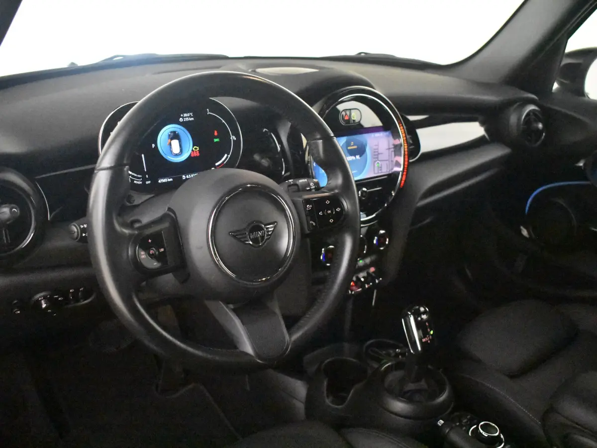 1.5 Cooper Camden Edition Automaat | Leder l Climate control | Cruise control | Navigatie | Parkeersensoren | App Connect | LED | DAB | 16"LMV