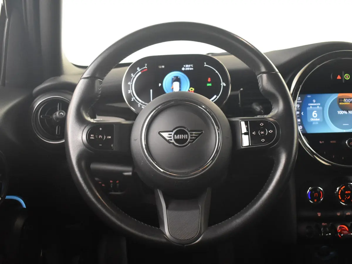 1.5 Cooper Camden Edition Automaat | Leder l Climate control | Cruise control | Navigatie | Parkeersensoren | App Connect | LED | DAB | 16"LMV