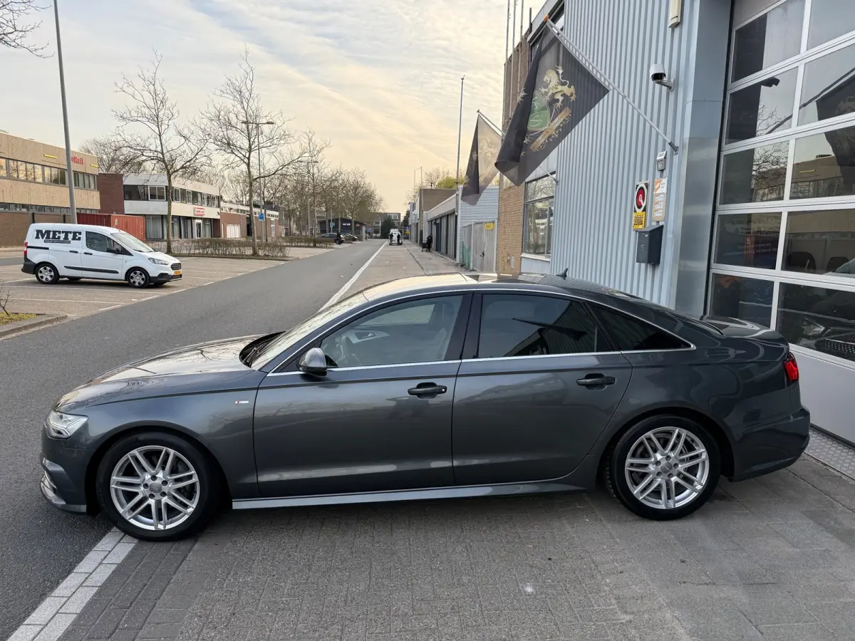 1.8 TFSI Ultra S AUT LMV18/PDC/LEER/NAVI