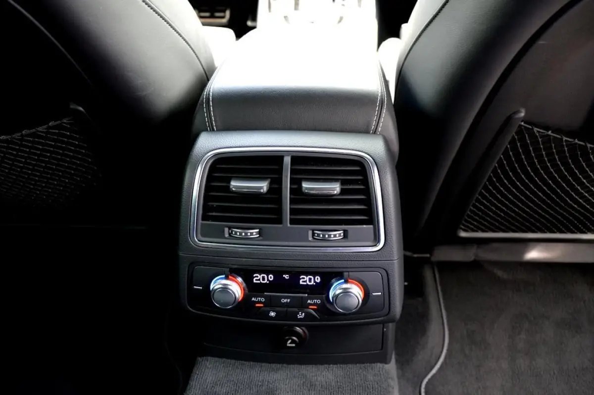 1.8 TFSI Ultra S AUT LMV18/PDC/LEER/NAVI