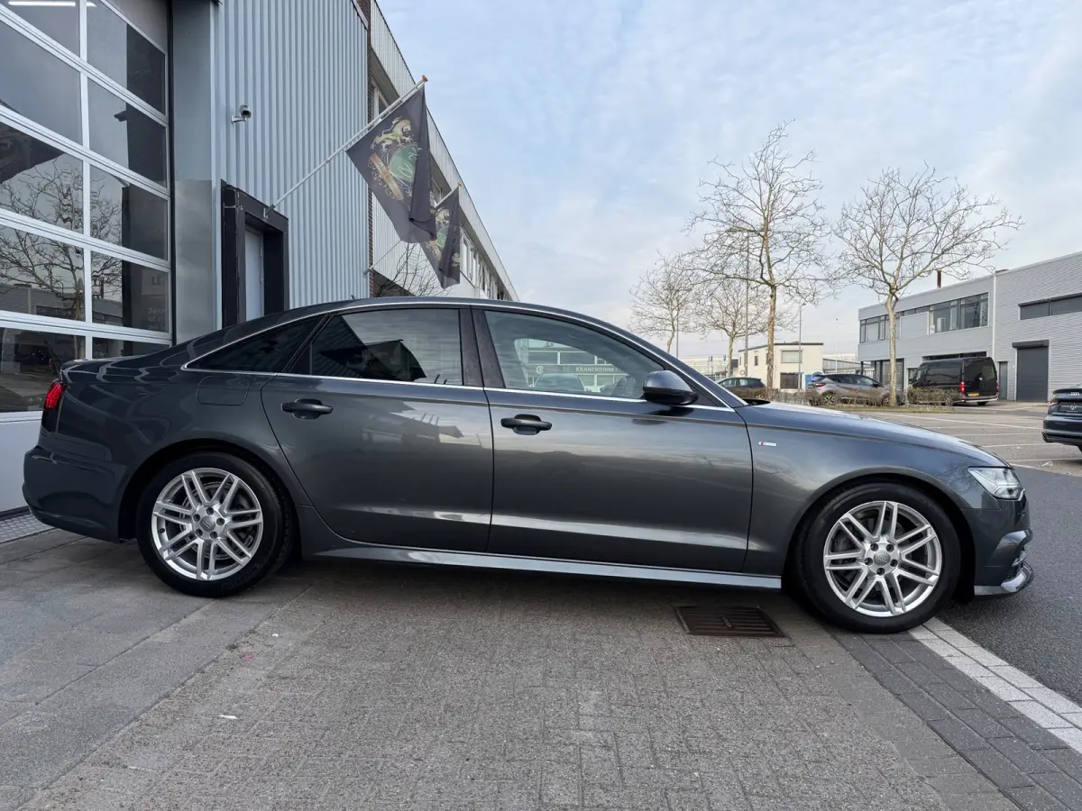 1.8 TFSI Ultra S AUT LMV18/PDC/LEER/NAVI