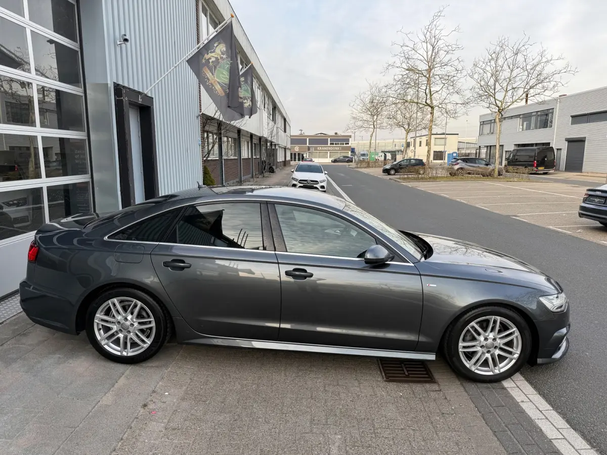 1.8 TFSI Ultra S AUT LMV18/PDC/LEER/NAVI