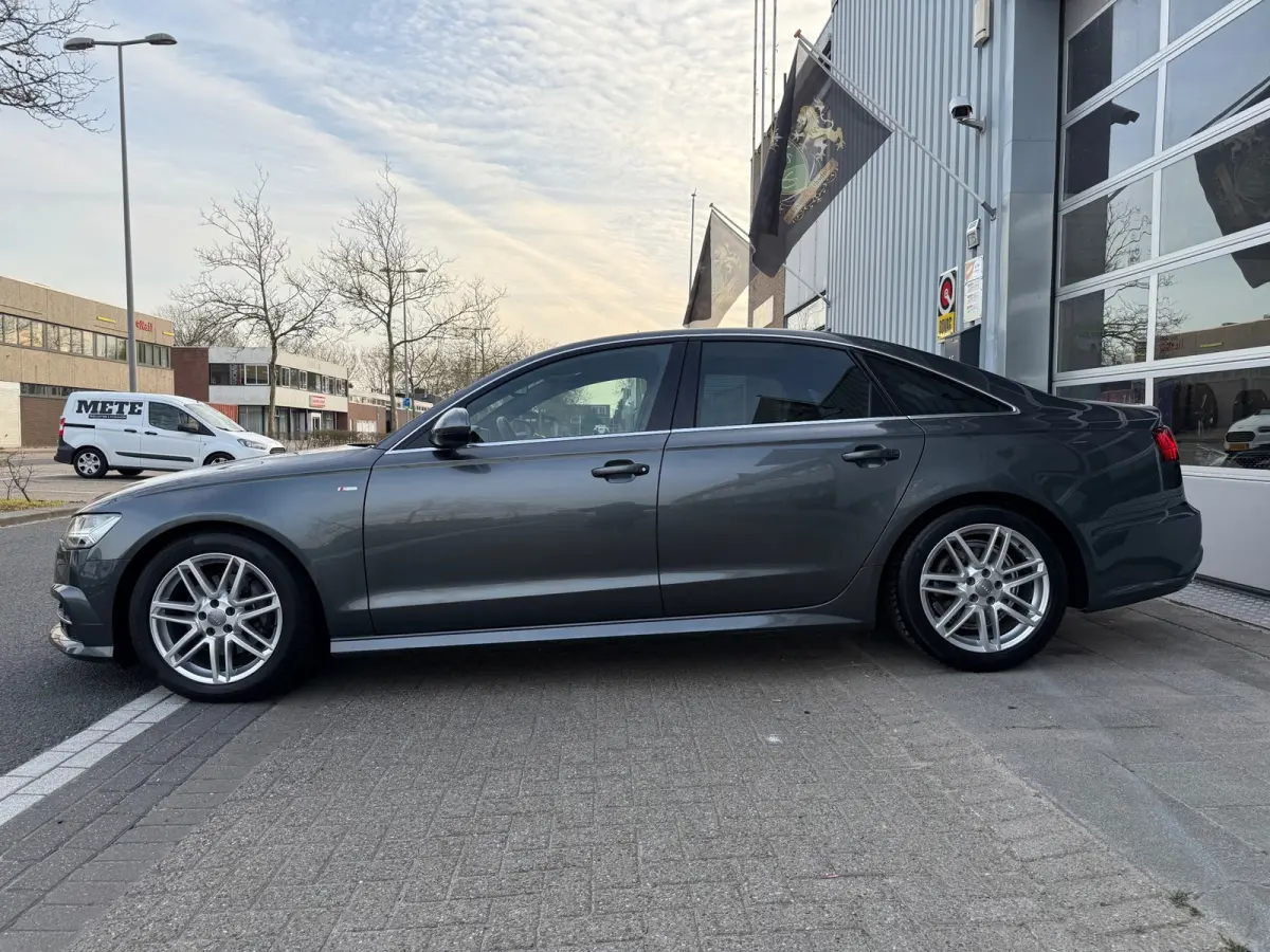 1.8 TFSI Ultra S AUT LMV18/PDC/LEER/NAVI