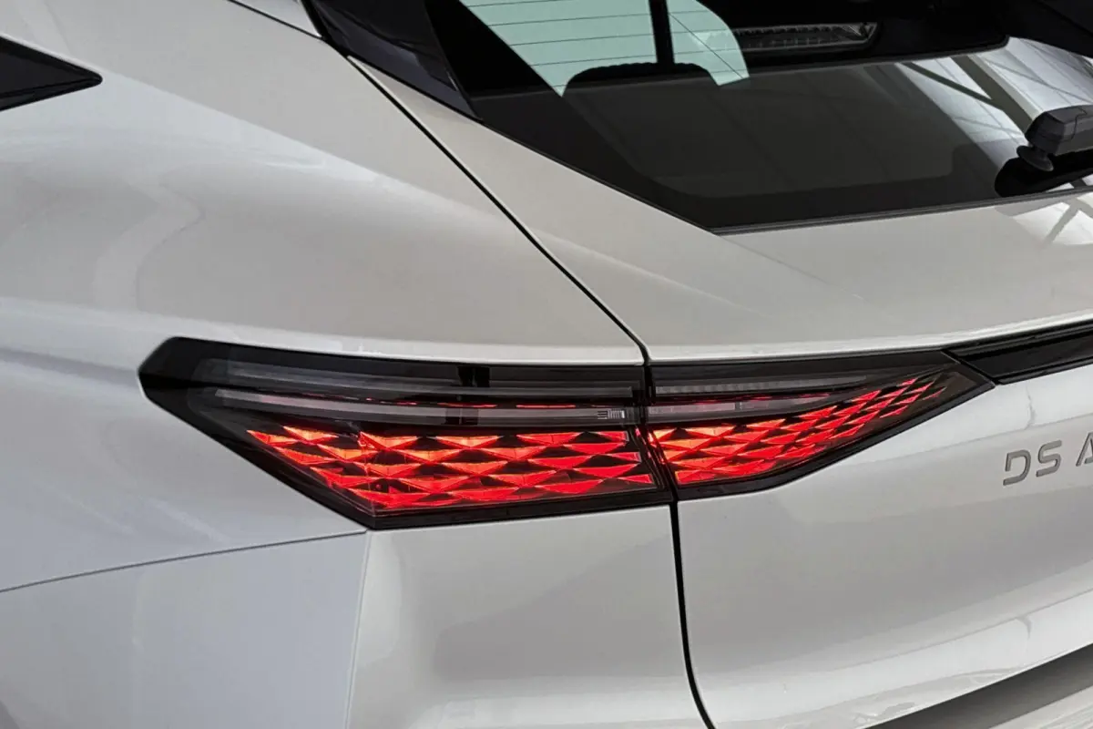 E-Tense Pallas 58.3 kWh Camera Apple CarPlay 19"