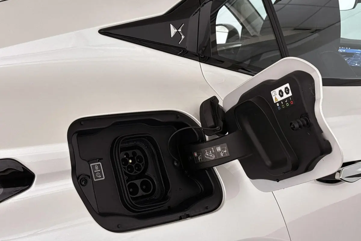 E-Tense Pallas 58.3 kWh Camera Apple CarPlay 19"