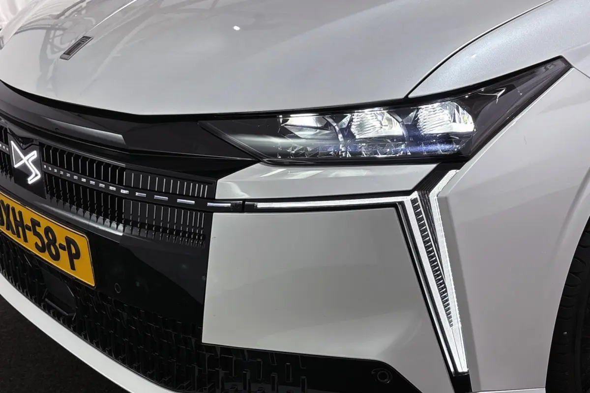 E-Tense Pallas 58.3 kWh Camera Apple CarPlay 19"