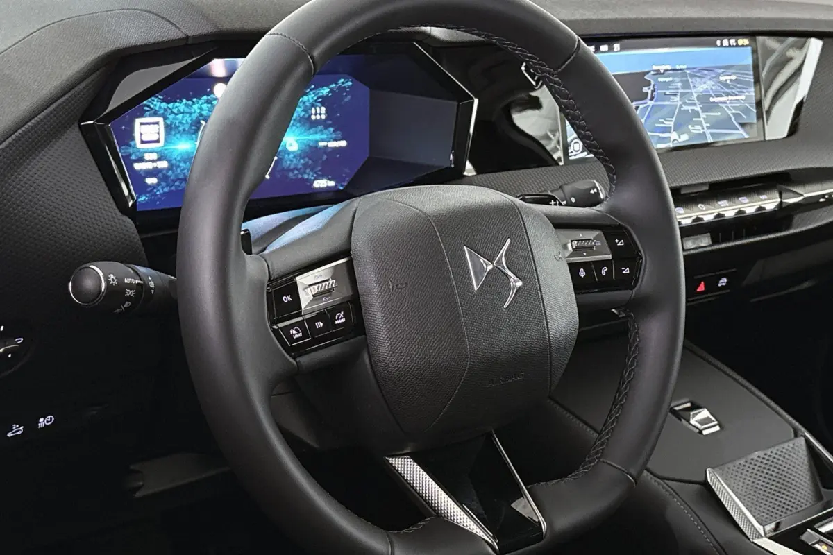 E-Tense Pallas 58.3 kWh Camera Apple CarPlay 19"