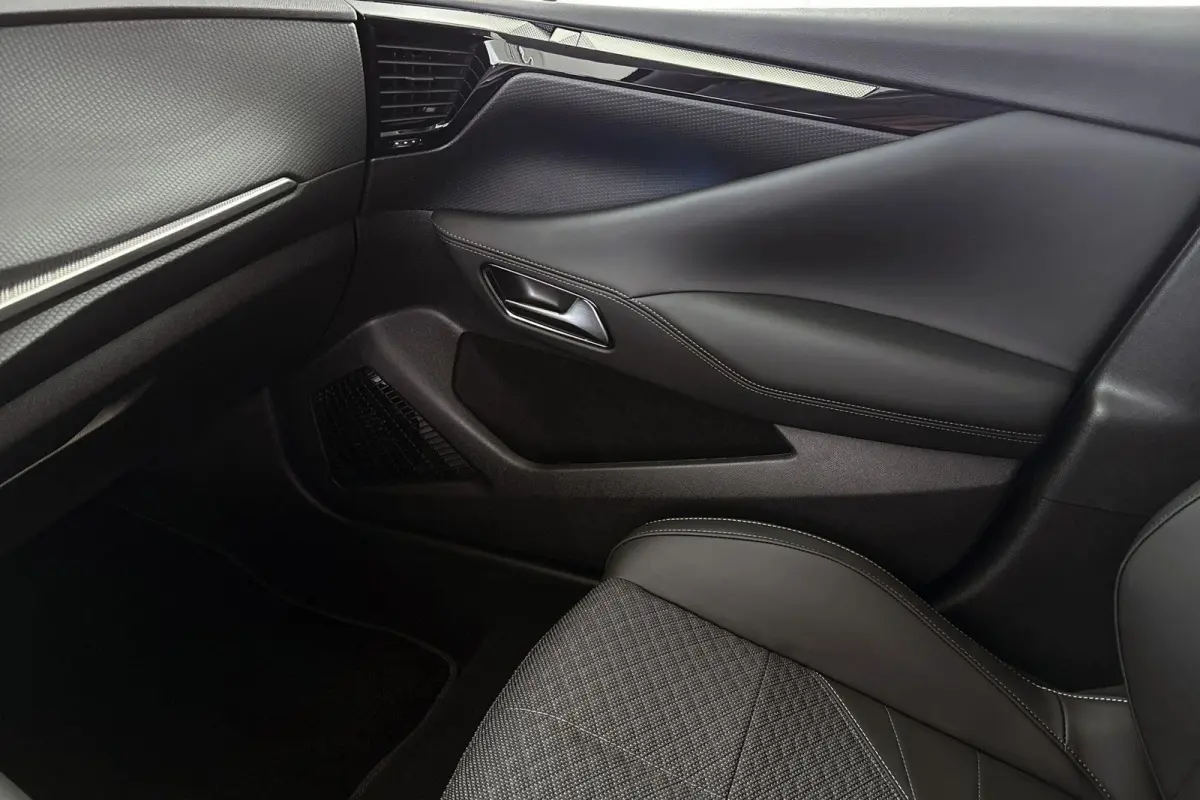 E-Tense Pallas 58.3 kWh Camera Apple CarPlay 19"