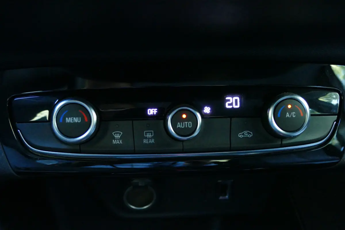 EV 50KWH 136PK EDITION / NAVI / CLIMA / 16" LMV / LED / PDC / BLUETOOTH / CRUISECONTROL / 1E EIGENAAR / SCHITTERENDE STAAT !!
