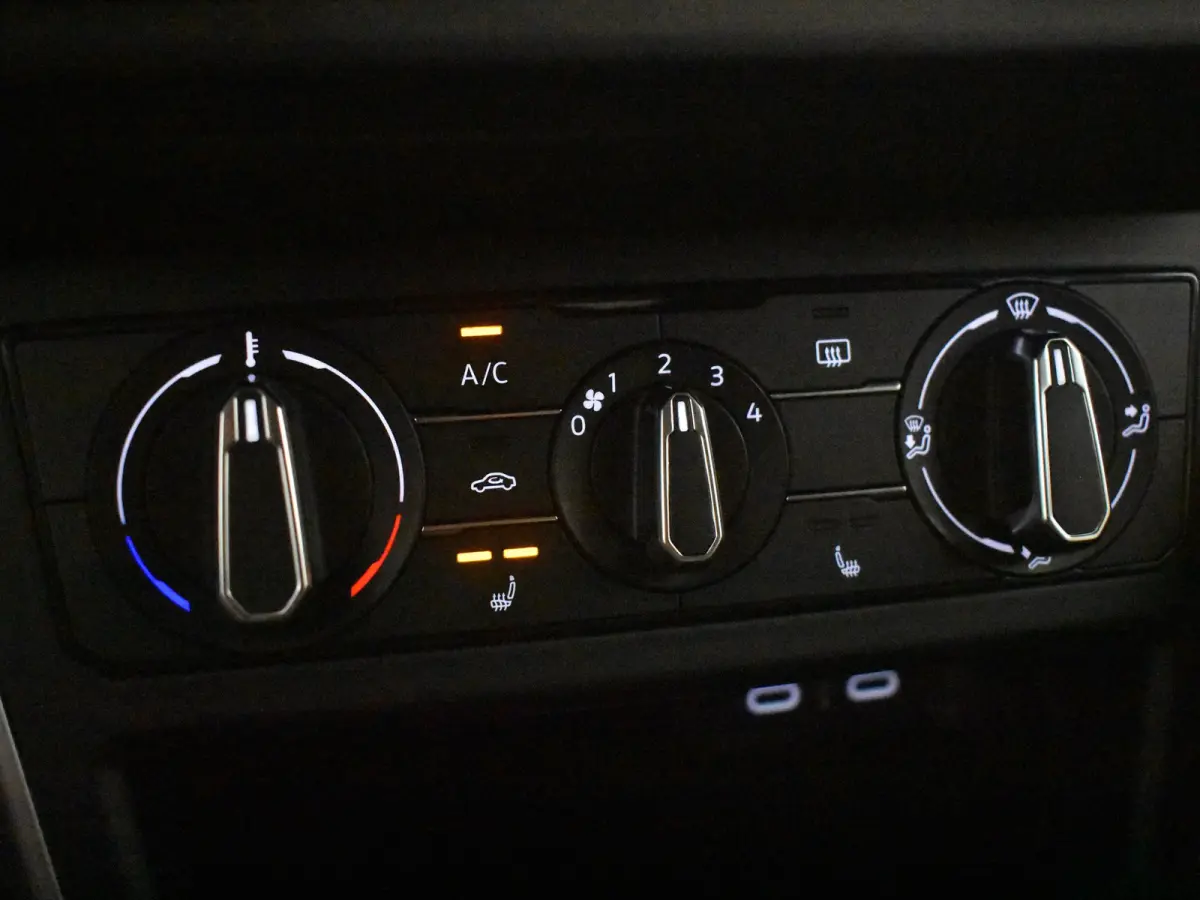Life Edition 1.0 TSI 7-DSG Auto | Camera | Cr. Contr Adapt | StoelVerwarm. | Apple carplay Android auto | LED | DAB | 15"LMV