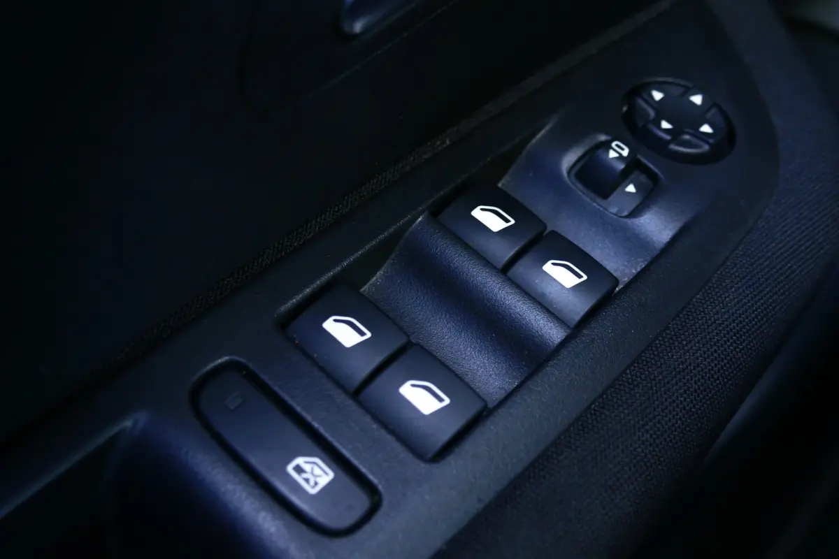 1.2 PURETECH 100PK ACTIVE PACK / NAVI / LED / AIRCO / BLUETOOTH / CRUISECONTROL / 1E EIGENAAR / SCHITTERENDE STAAT !!