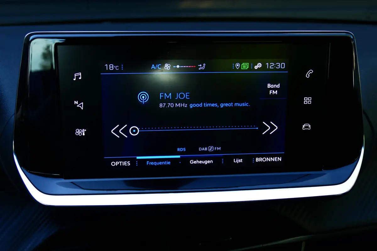 1.2 PURETECH 100PK ACTIVE PACK / NAVI / LED / AIRCO / BLUETOOTH / CRUISECONTROL / 1E EIGENAAR / SCHITTERENDE STAAT !!