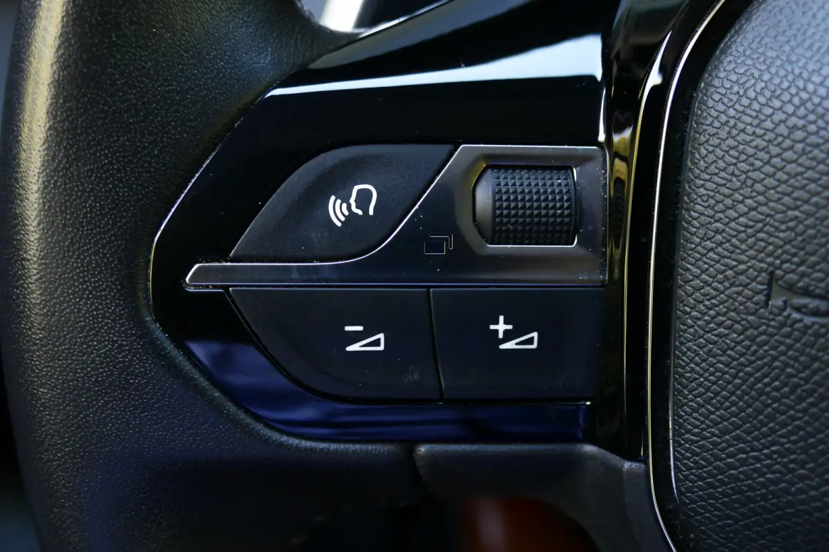 1.2 PURETECH 100PK ACTIVE PACK / NAVI / LED / AIRCO / BLUETOOTH / CRUISECONTROL / 1E EIGENAAR / SCHITTERENDE STAAT !!