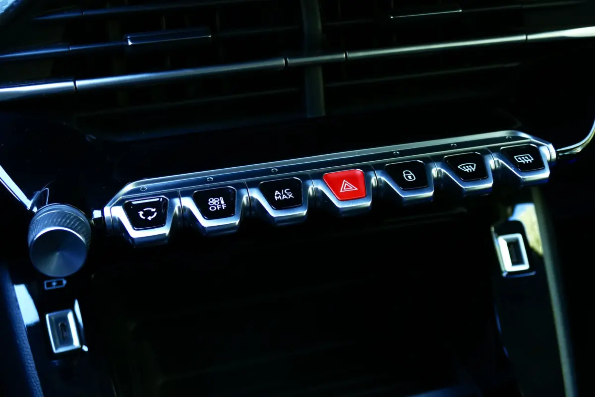 1.2 PURETECH 100PK ACTIVE PACK / NAVI / LED / AIRCO / BLUETOOTH / CRUISECONTROL / 1E EIGENAAR / SCHITTERENDE STAAT !!