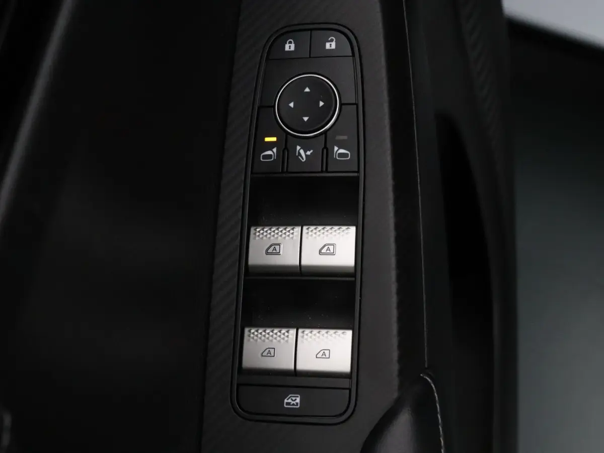 306pk PHEV First Edition Apple Carplay/Android Auto | Climate