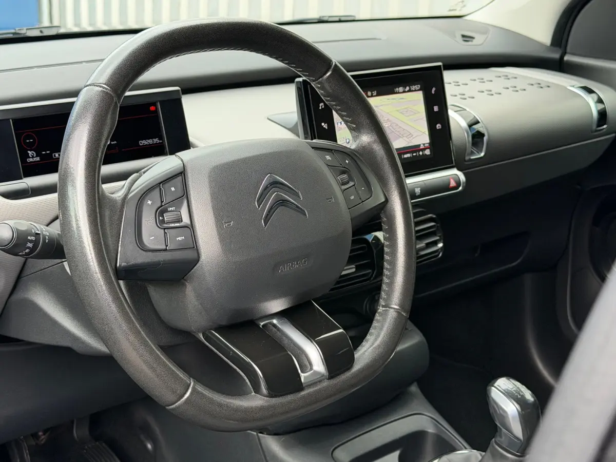 1.2 PureTech Shine|2e Eigenaar|AfnmTrekhaak|D-Riem vv in 2023|CarPlay|Climate|Cruise|Navi|Camera|PDC V+A|N.A.P|