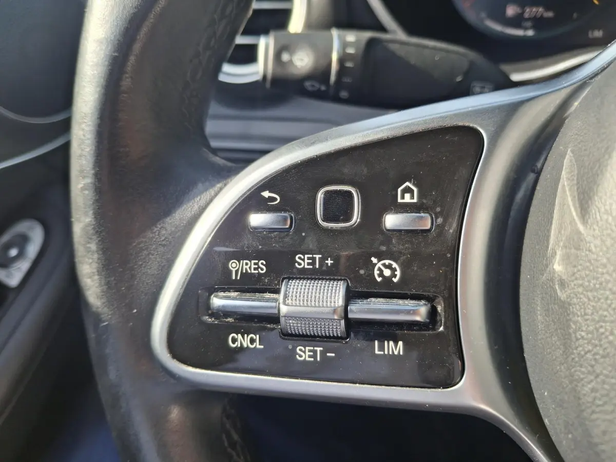 300e 4MATIC | LEER | ACHTERUITRIJCAMERA | ELEKTRISCHE TREKHAAK | NAVIGATIE | STOELVERWARMING | 20" VELGEN |