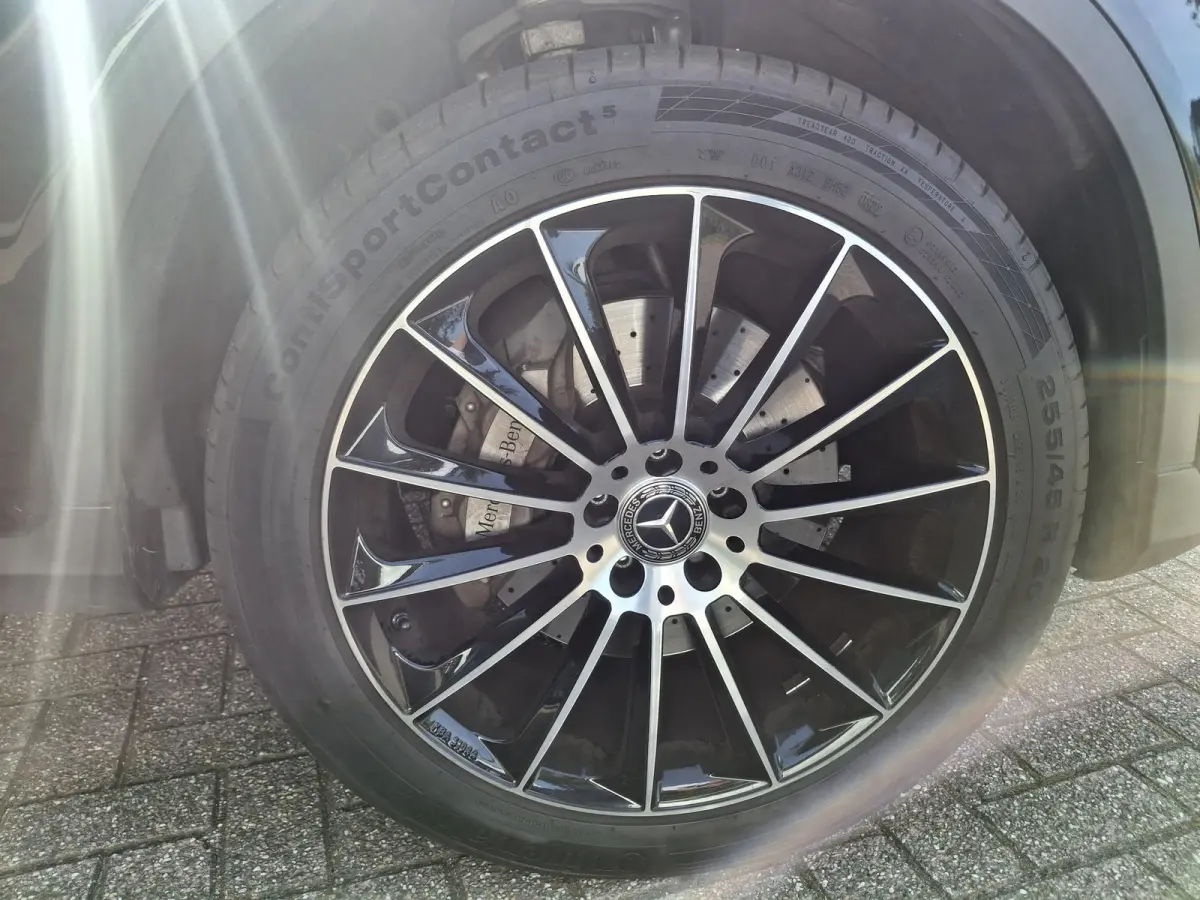 300e 4MATIC | LEER | ACHTERUITRIJCAMERA | ELEKTRISCHE TREKHAAK | NAVIGATIE | STOELVERWARMING | 20" VELGEN |