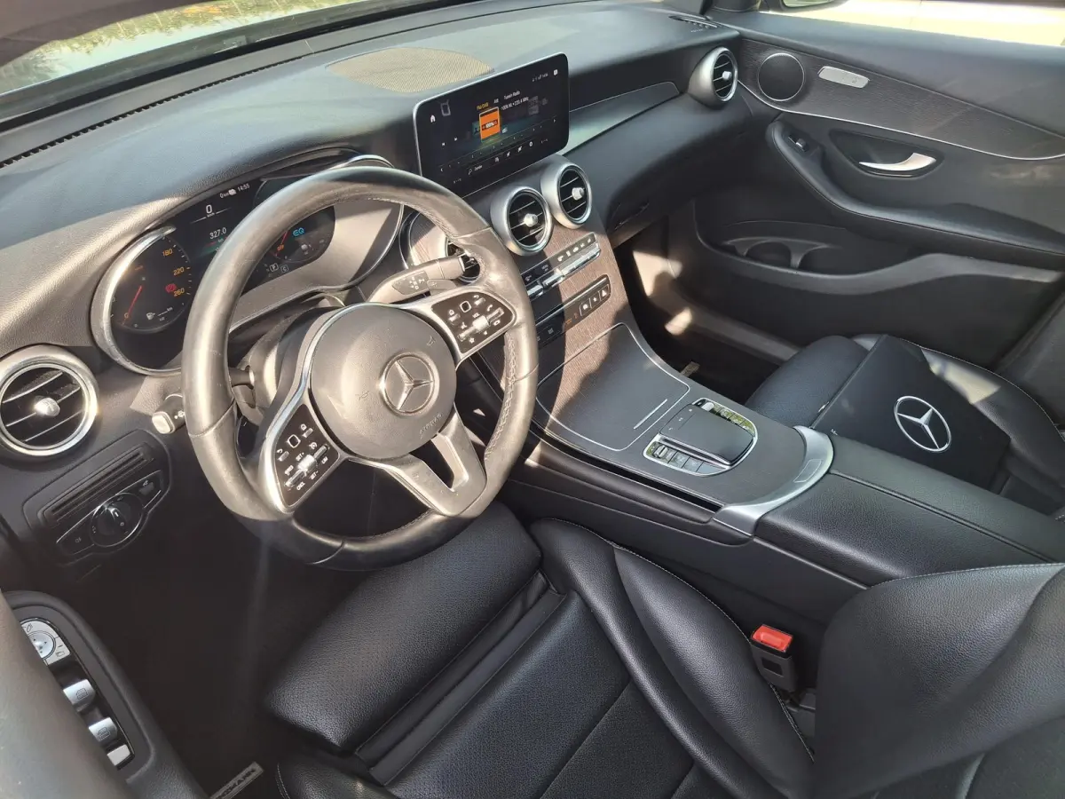 300e 4MATIC | LEER | ACHTERUITRIJCAMERA | ELEKTRISCHE TREKHAAK | NAVIGATIE | STOELVERWARMING | 20" VELGEN |