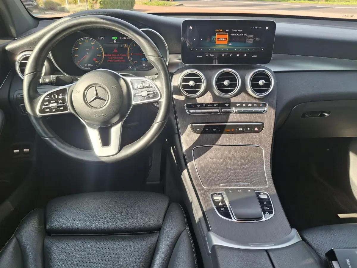 300e 4MATIC | LEER | ACHTERUITRIJCAMERA | ELEKTRISCHE TREKHAAK | NAVIGATIE | STOELVERWARMING | 20" VELGEN |
