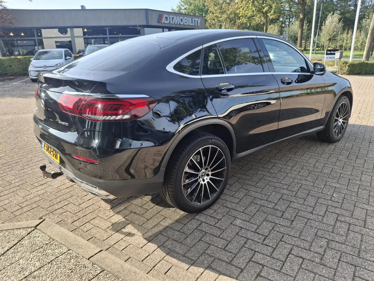 300e 4MATIC | LEER | ACHTERUITRIJCAMERA | ELEKTRISCHE TREKHAAK | NAVIGATIE | STOELVERWARMING | 20" VELGEN |