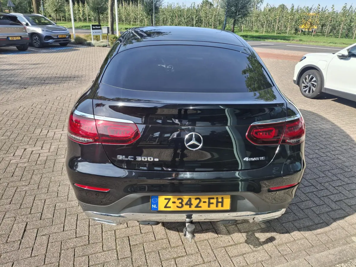 300e 4MATIC | LEER | ACHTERUITRIJCAMERA | ELEKTRISCHE TREKHAAK | NAVIGATIE | STOELVERWARMING | 20" VELGEN |