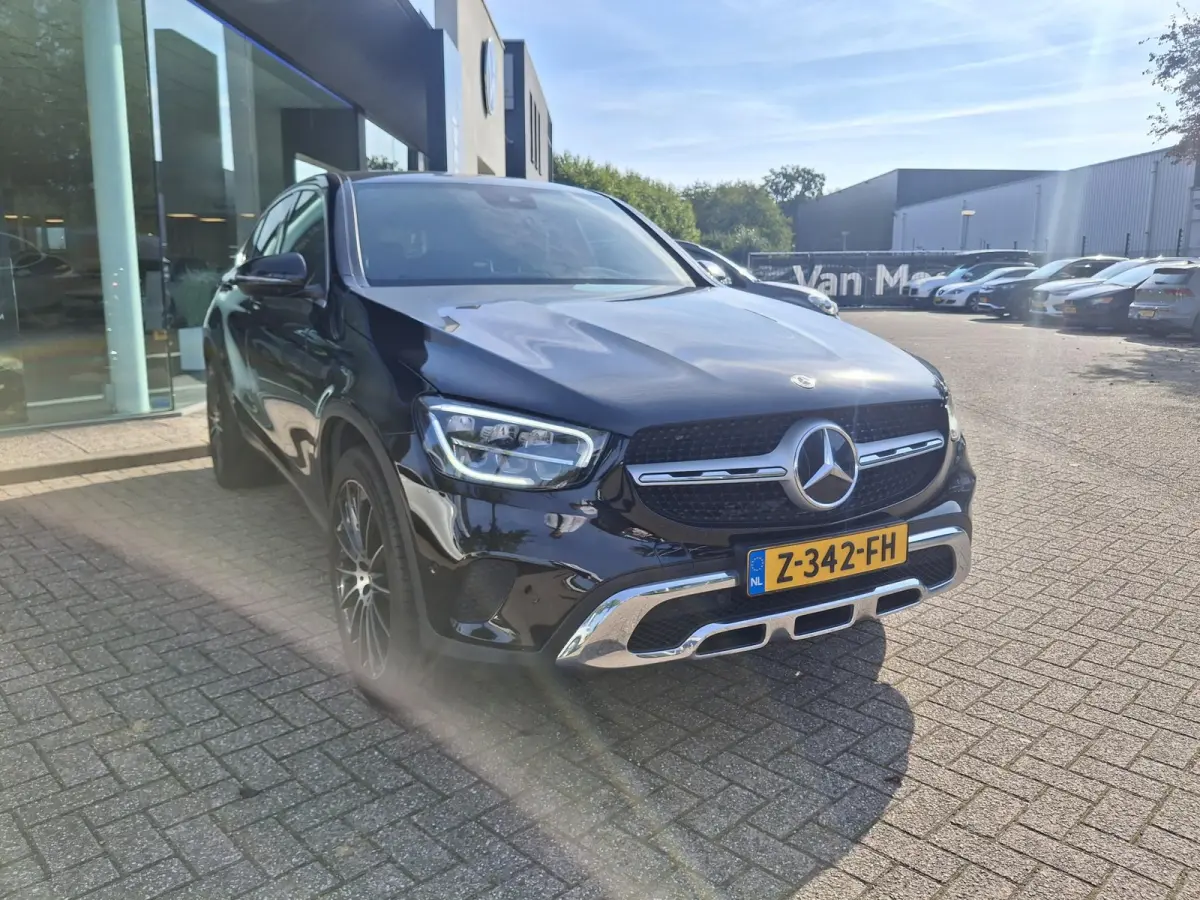 300e 4MATIC | LEER | ACHTERUITRIJCAMERA | ELEKTRISCHE TREKHAAK | NAVIGATIE | STOELVERWARMING | 20" VELGEN |