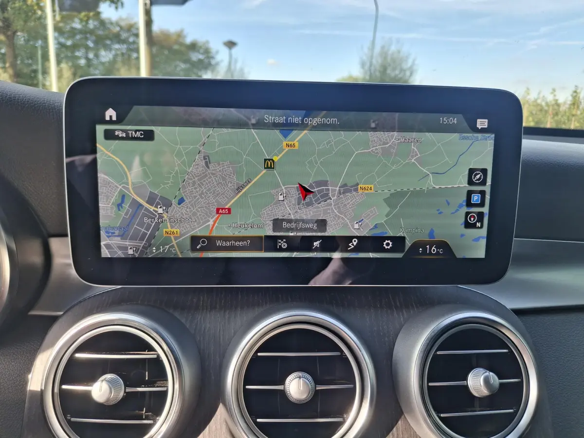 300e 4MATIC | LEER | ACHTERUITRIJCAMERA | ELEKTRISCHE TREKHAAK | NAVIGATIE | STOELVERWARMING | 20" VELGEN |
