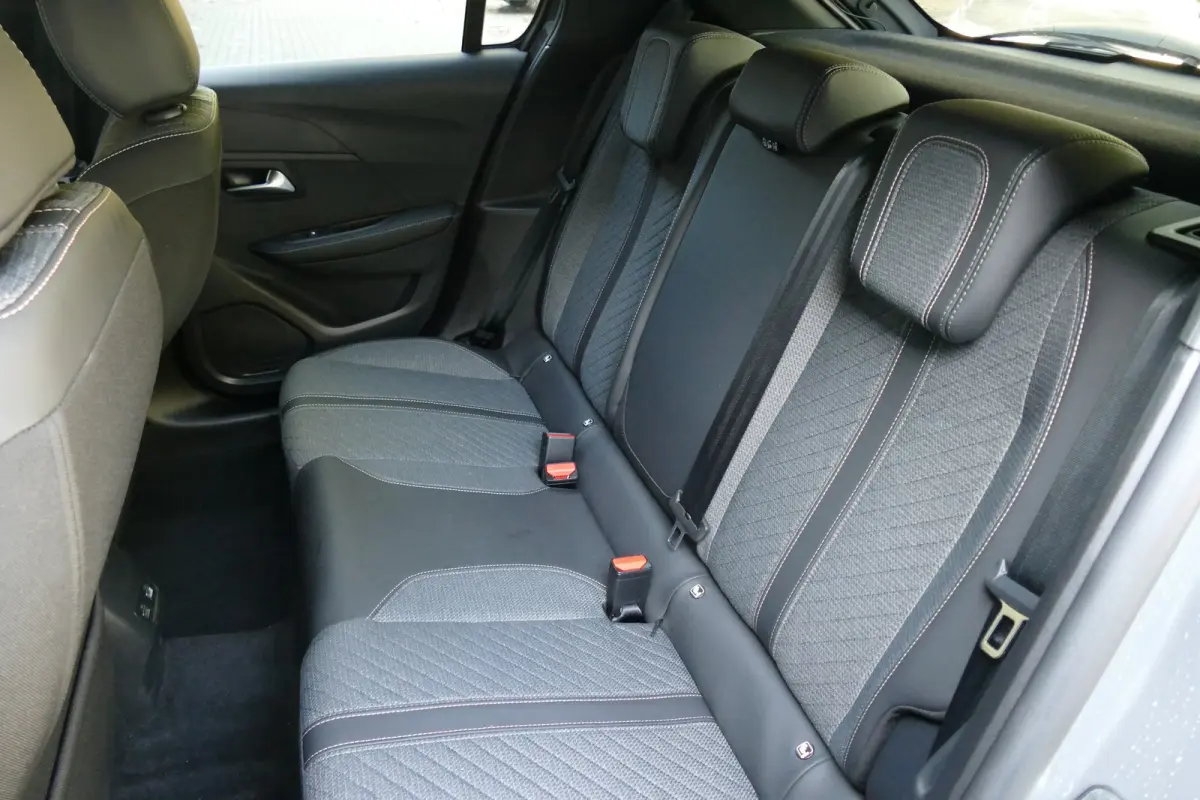1.2 HYBRID 110PK ALLURE AUTOMAAT / CAMERA V+A / FULL-LED / 16"LMV / NAVI / CLIMA / PDC / BLUETOOTH / CRUISECONTROL / 1E EIGENAAR / SCHITTERENDE STAAT !!