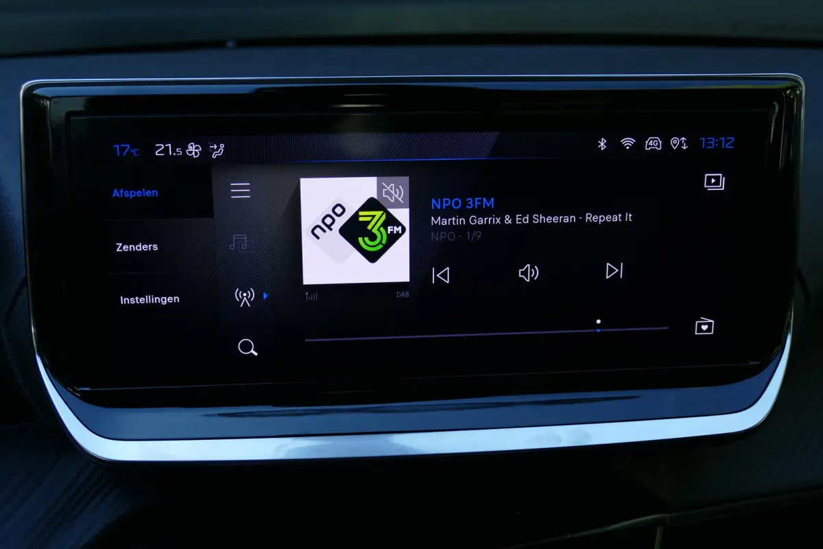 1.2 HYBRID 110PK ALLURE AUTOMAAT / CAMERA V+A / FULL-LED / 16"LMV / NAVI / CLIMA / PDC / BLUETOOTH / CRUISECONTROL / 1E EIGENAAR / SCHITTERENDE STAAT !!