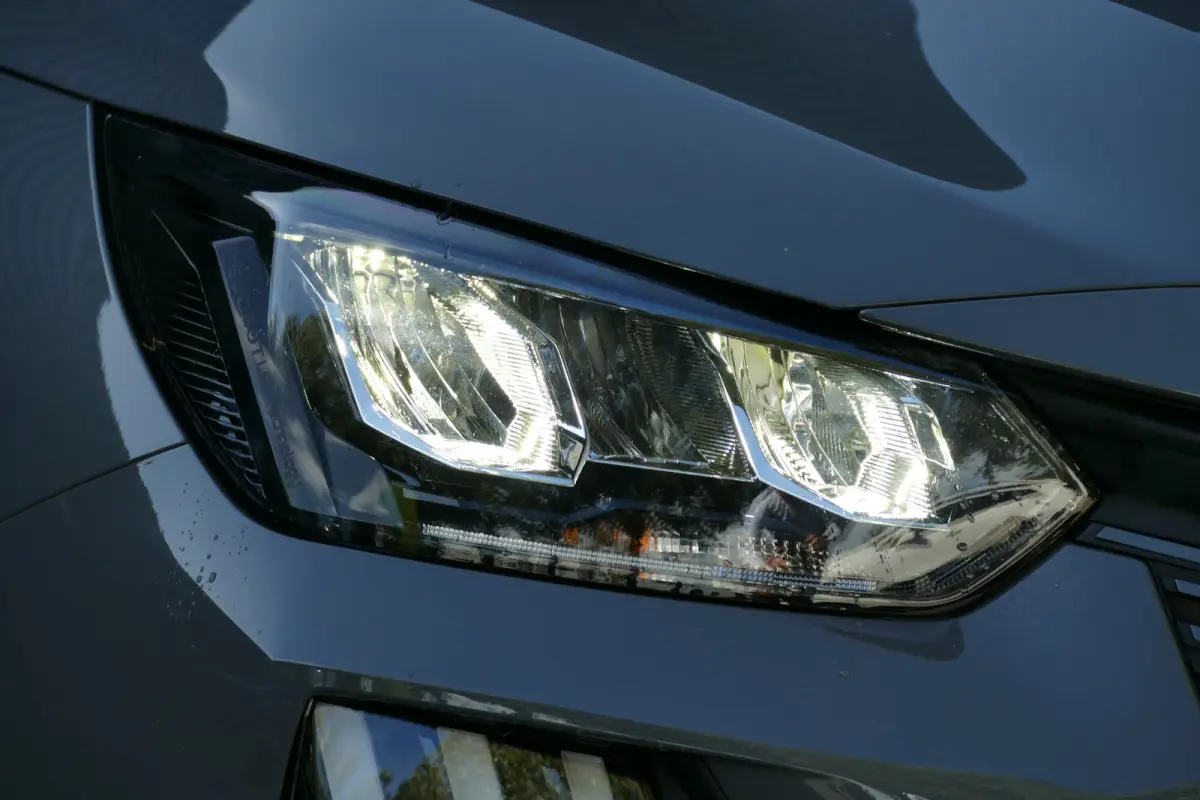 1.2 HYBRID 110PK ALLURE AUTOMAAT / CAMERA V+A / FULL-LED / 16"LMV / NAVI / CLIMA / PDC / BLUETOOTH / CRUISECONTROL / 1E EIGENAAR / SCHITTERENDE STAAT !!
