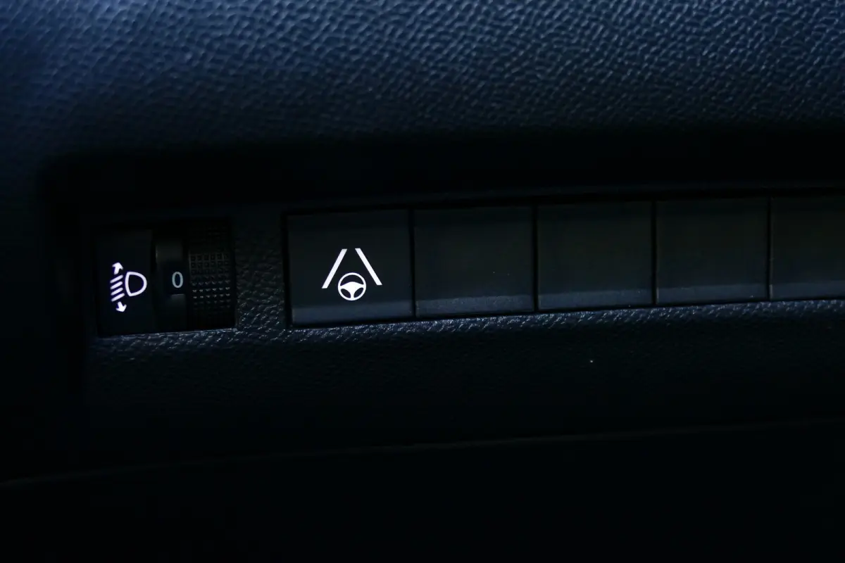 1.2 HYBRID 110PK ALLURE AUTOMAAT / CAMERA V+A / FULL-LED / 16"LMV / NAVI / CLIMA / PDC / BLUETOOTH / CRUISECONTROL / 1E EIGENAAR / SCHITTERENDE STAAT !!