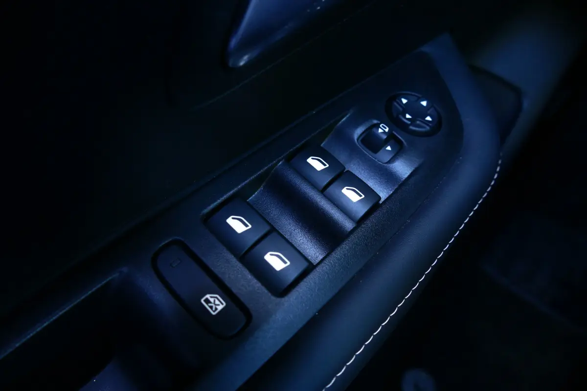 1.2 HYBRID 110PK ALLURE AUTOMAAT / CAMERA V+A / FULL-LED / 16"LMV / NAVI / CLIMA / PDC / BLUETOOTH / CRUISECONTROL / 1E EIGENAAR / SCHITTERENDE STAAT !!