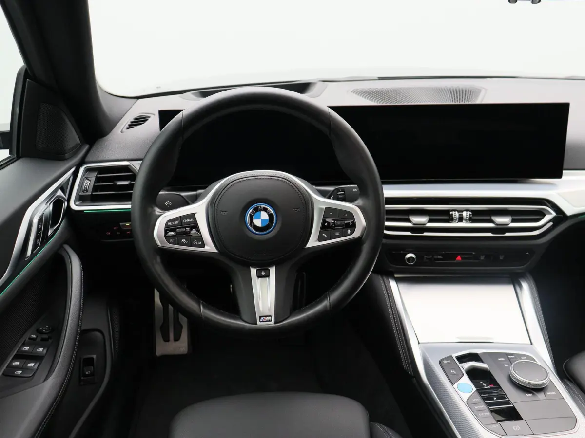 eDrive35 High Executive | M Sportpakket | Safety Pack | Trekhaak | Active Cruise Control | DAB | HiFi | 18''