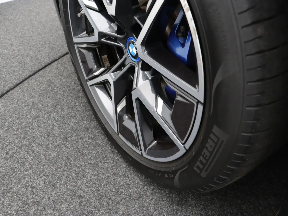 eDrive35 High Executive | M Sportpakket | Safety Pack | Trekhaak | Active Cruise Control | DAB | HiFi | 18''