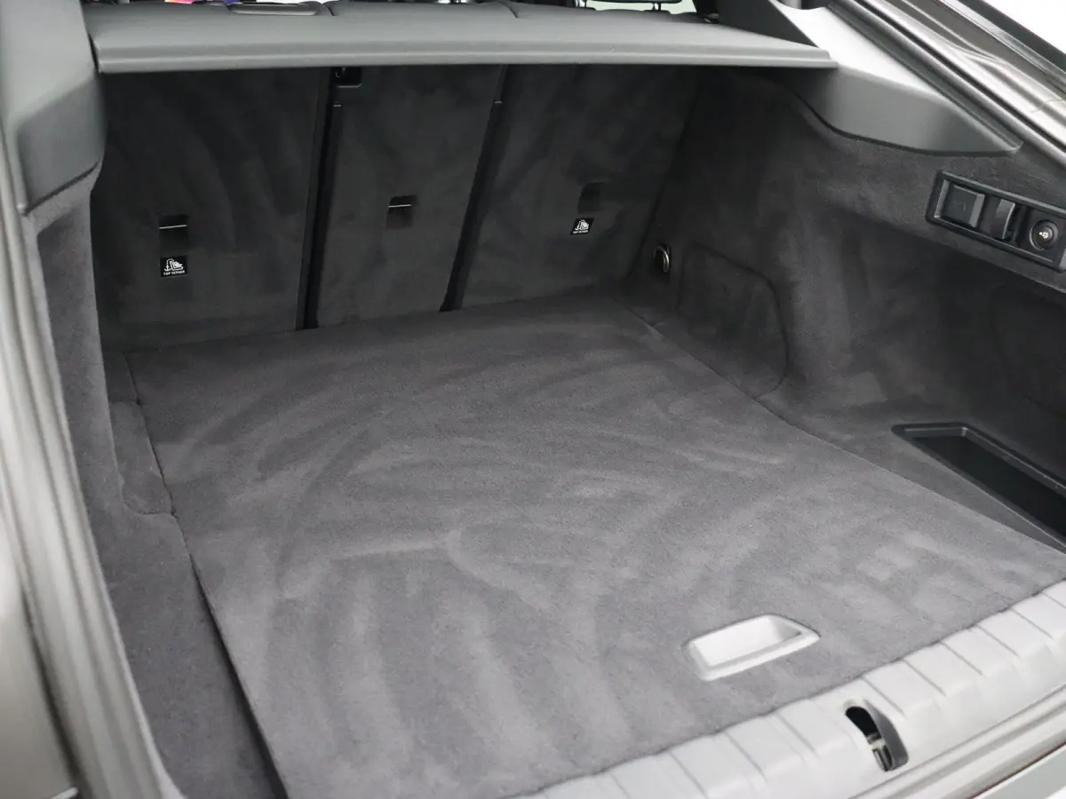 eDrive35 High Executive | M Sportpakket | Safety Pack | Trekhaak | Active Cruise Control | DAB | HiFi | 18''