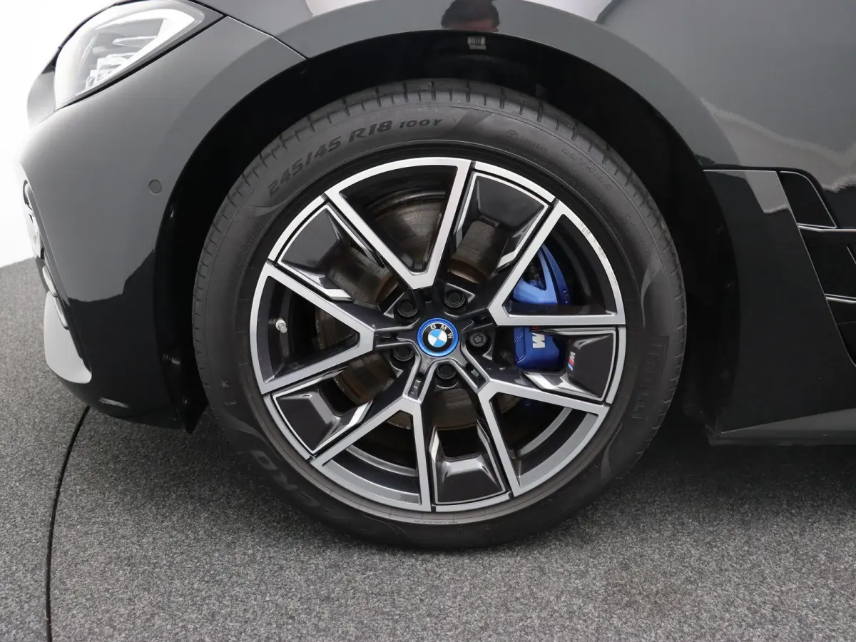 eDrive35 High Executive | M Sportpakket | Safety Pack | Trekhaak | Active Cruise Control | DAB | HiFi | 18''