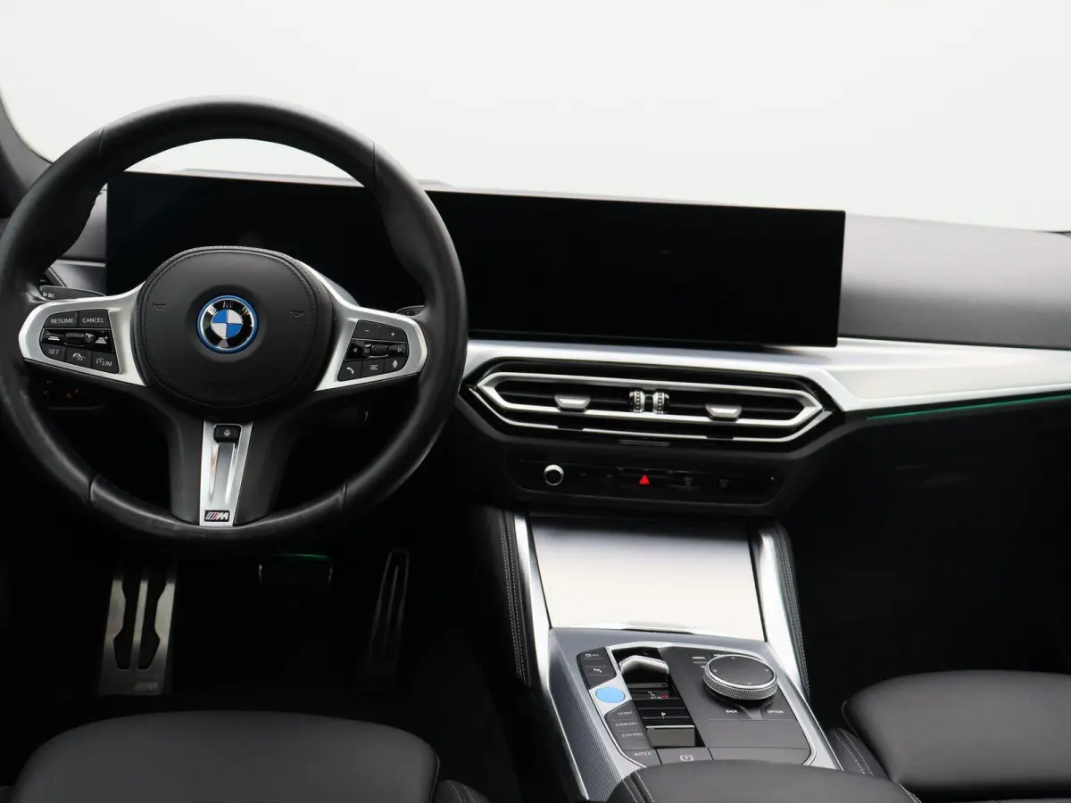 eDrive35 High Executive | M Sportpakket | Safety Pack | Trekhaak | Active Cruise Control | DAB | HiFi | 18''