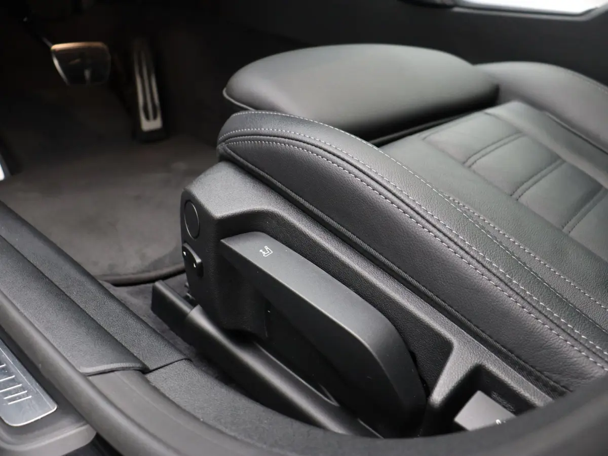 eDrive35 High Executive | M Sportpakket | Safety Pack | Trekhaak | Active Cruise Control | DAB | HiFi | 18''
