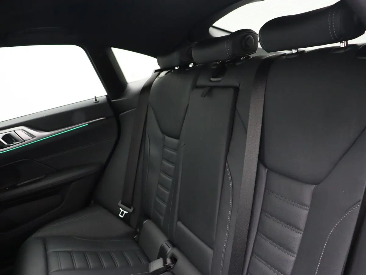 eDrive35 High Executive | M Sportpakket | Safety Pack | Trekhaak | Active Cruise Control | DAB | HiFi | 18''