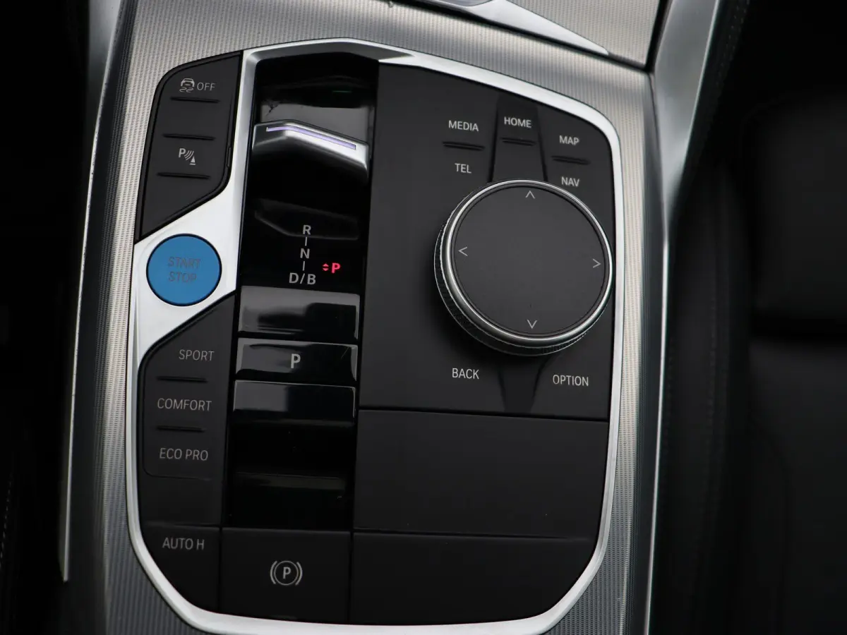 eDrive35 High Executive | M Sportpakket | Safety Pack | Trekhaak | Active Cruise Control | DAB | HiFi | 18''